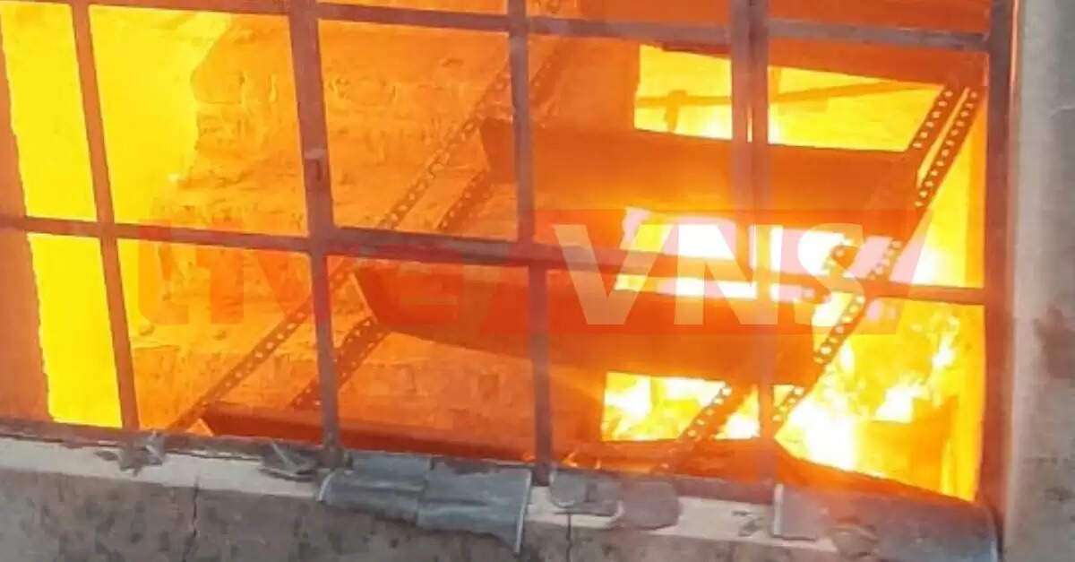 Varanasi Fire breaks out in godown of tent house in Sarayanandan