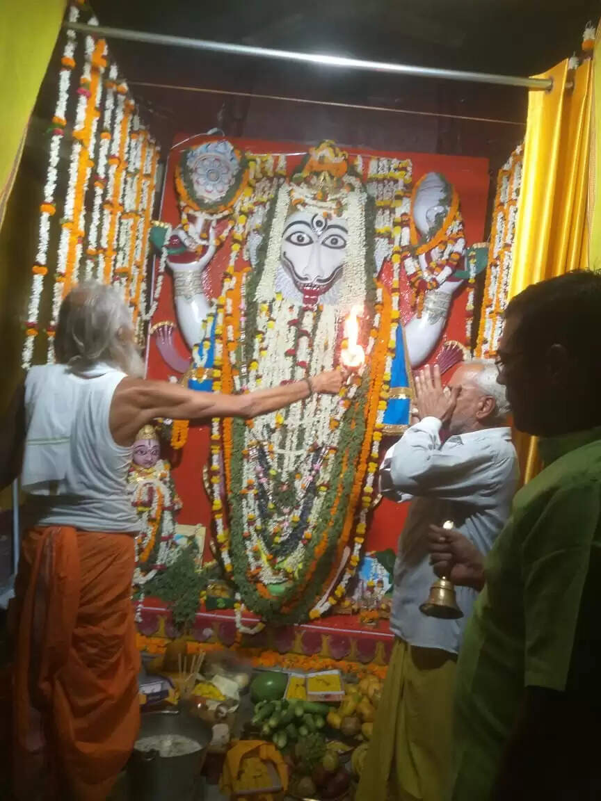 वाराणसी: नरसिंह जयंती पर जगन्नाथ मंदिर में विशेष पूजन और भजन, भक्त प्रह्लाद की रक्षा करने वाले भगवान नरसिंह को किया नमन