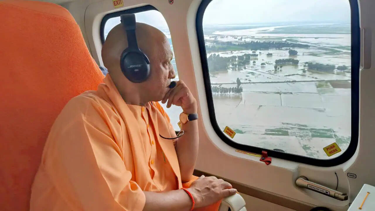 बाढ़ प्रभावितों तक भोजन, दवा और राहत सामग्री पहुंचाना सरकार की प्रतिबद्धताः सीएम योगी