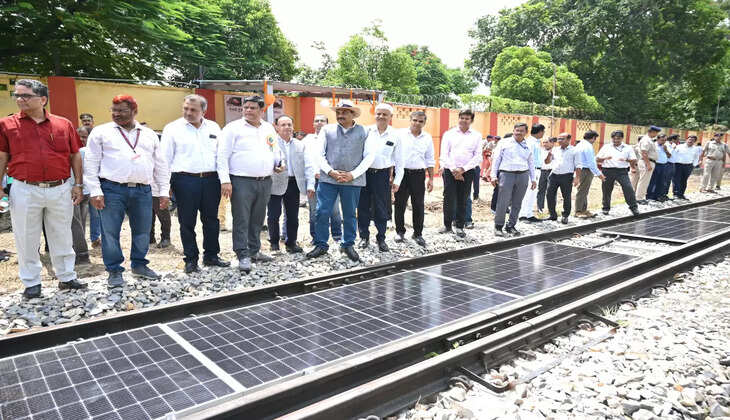 भगवान विश्वनाथ का हुआ तिरंगा श्रृंगार