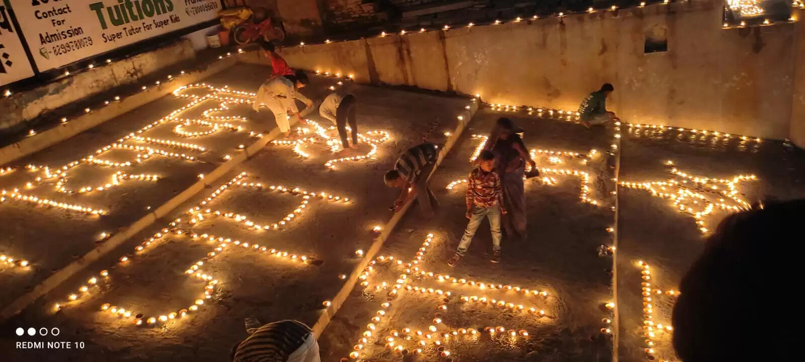 अस्सी घाट पर भव्य महाआरती की तैयारियां पूरी, 1 लाख दीपों की रोशनी में नहाएगा काशी का घाट