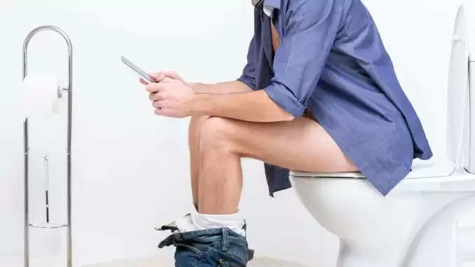 use phone in toilet