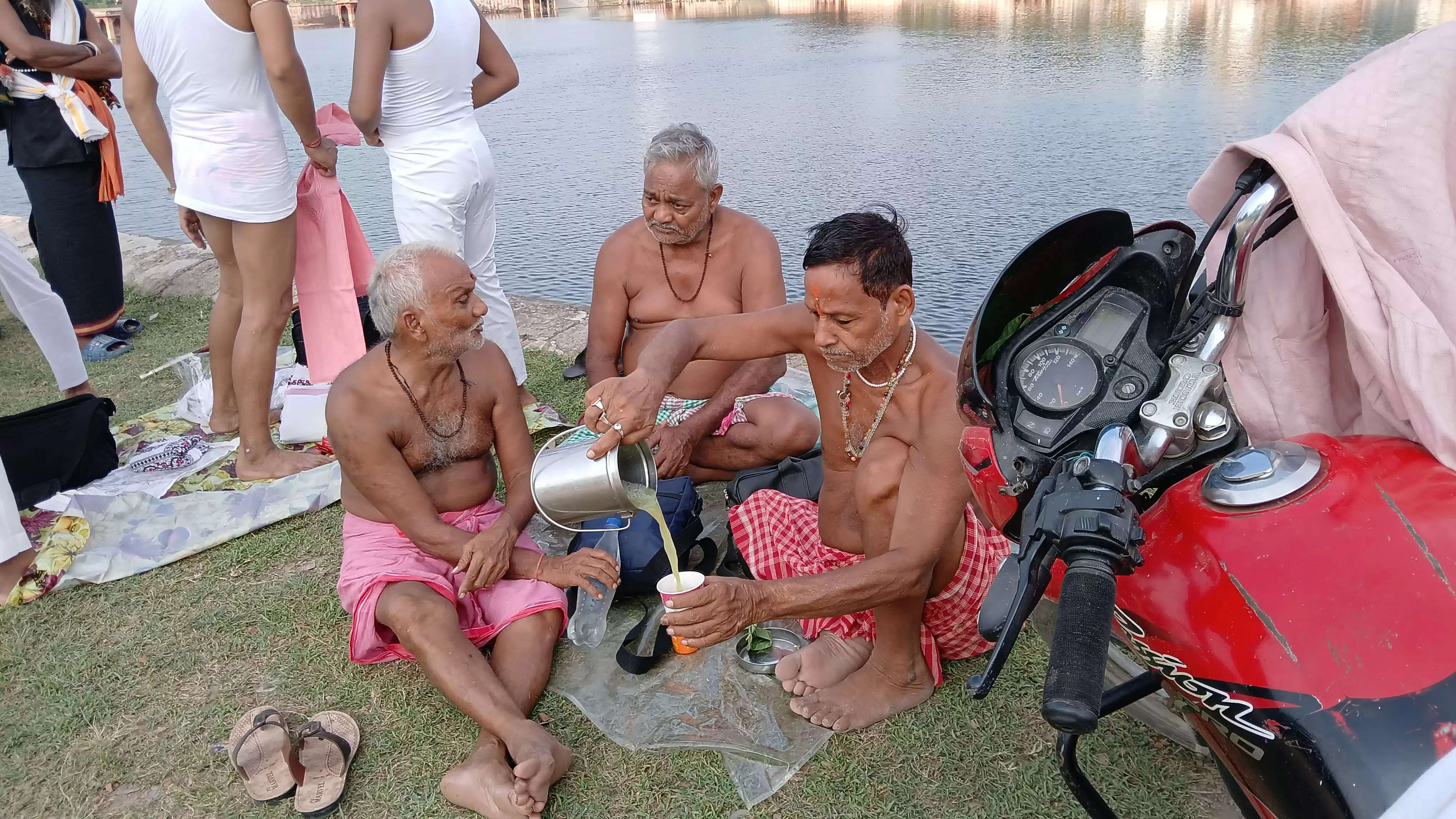 नेमी भक्तों की शाही परंपरा और अनूठी भक्ति का संगम, हाथों में डंड, तन पर पारंपरिक वस्त्र, एक महीने राम के रंग में रंग जाते हैं भक्त