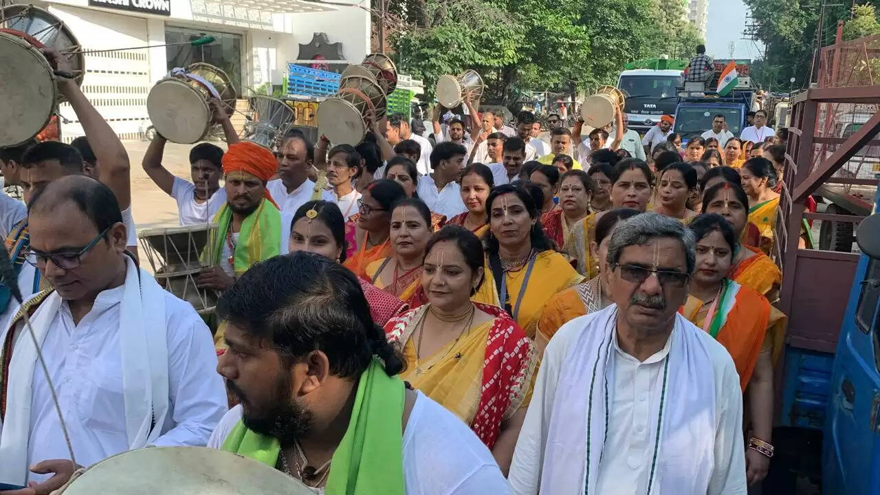 वाराणसी: लड्डू गोपाल जी की भव्य शोभायात्रा के साथ शुरू हुआ श्रीकृष्ण जन्माष्टमी महोत्सव