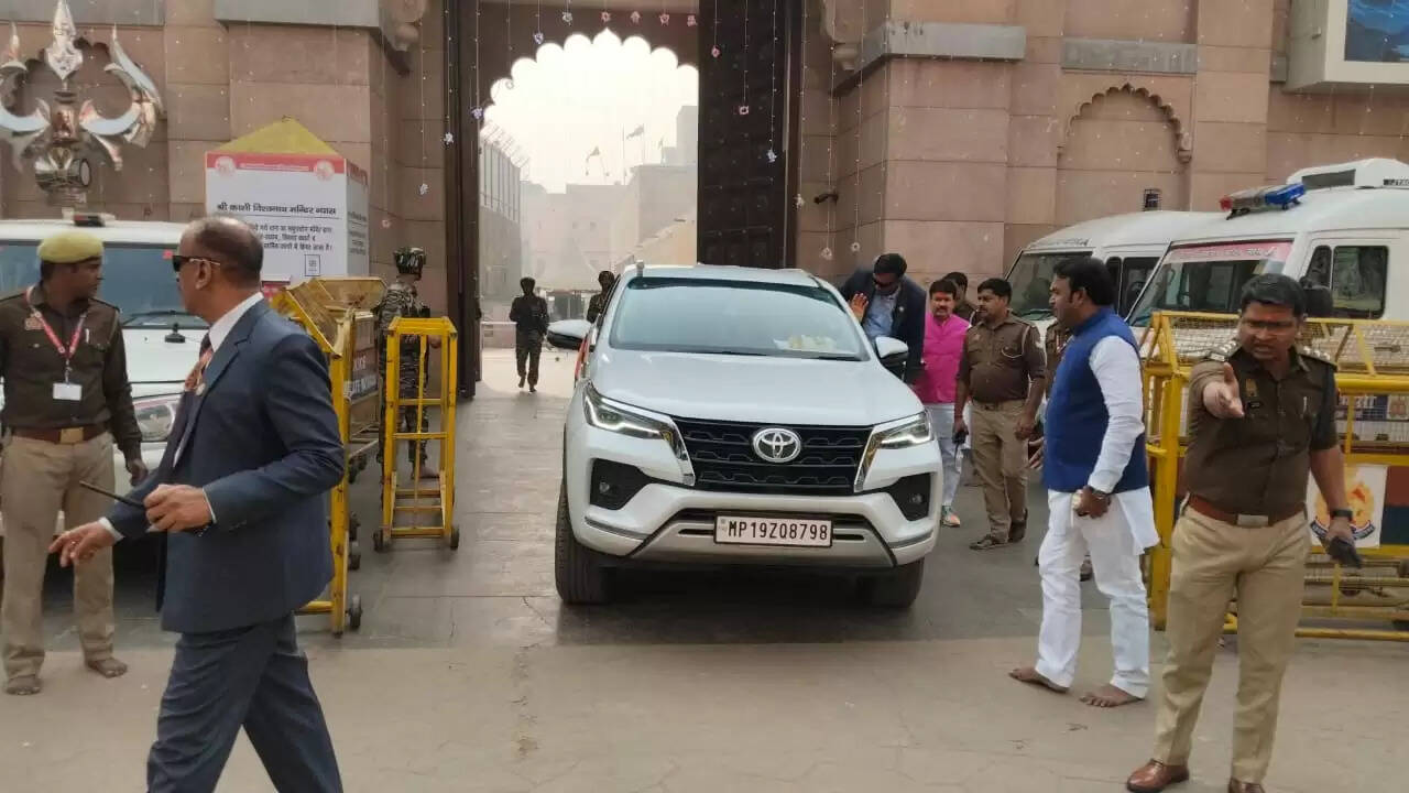 मध्यप्रदेश के मुख्यमंत्री डॉ. मोहन यादव ने किया काशी विश्वनाथ मंदिर में दर्शन-पूजन