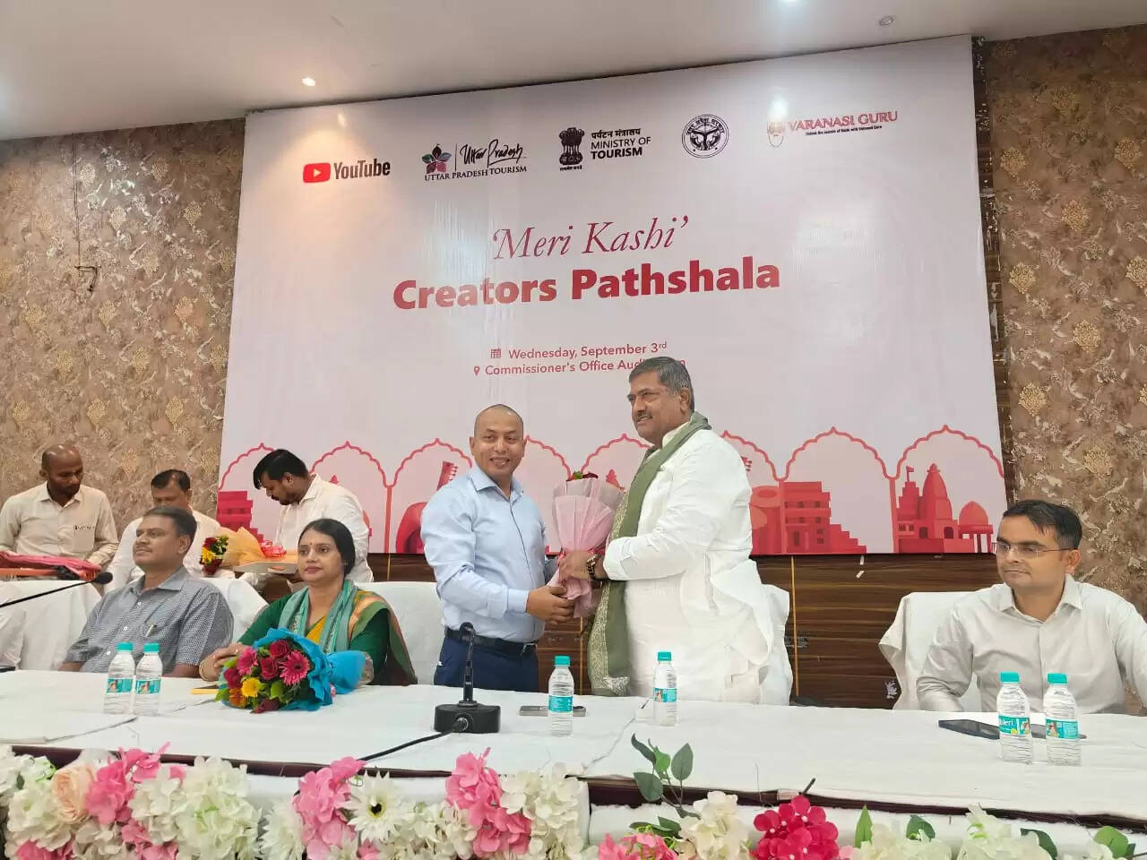 वाराणसी में शुरू हुई ‘मेरी काशी क्रिएटर्स पाठशाला’, क्रिएटर्स और टूर ऑपरेटर्स को बता रहे स्टोरी टेलिंग का तरीका, नए पर्यटन स्थलों की मिलेगी जानकारी