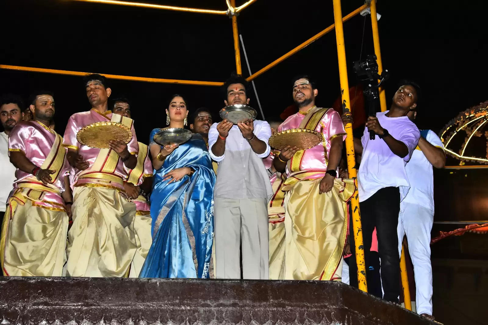 rajkumar rao and jahnvi kapoor in varanasi