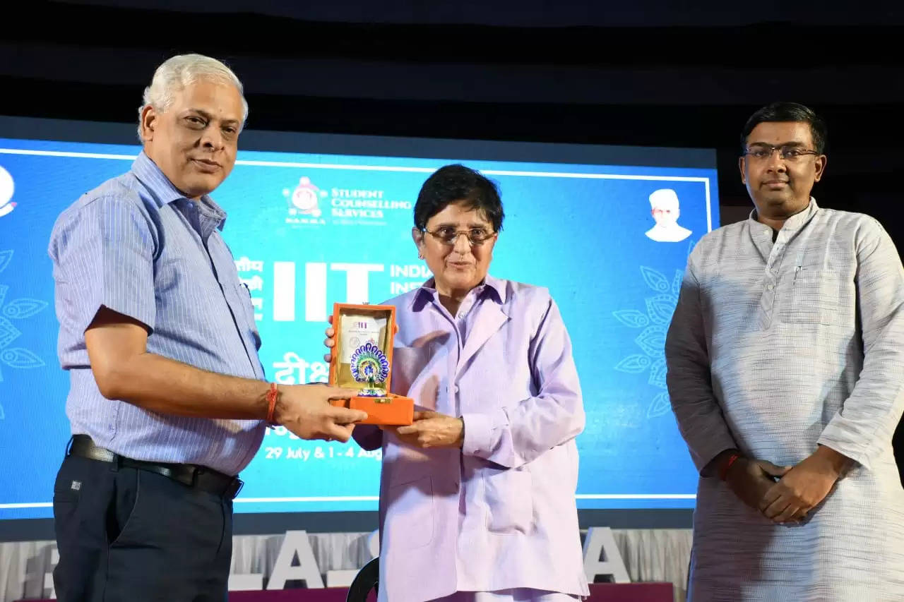 dr. kiran bedi in varanasi