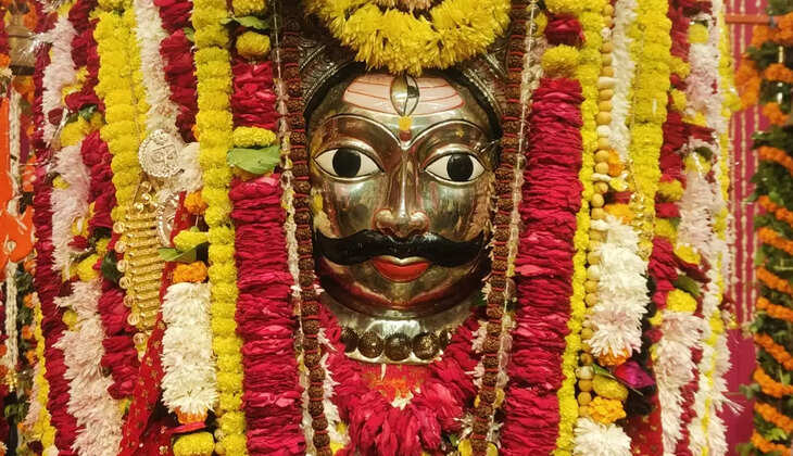 पौष कृष्ण पक्ष अष्टमी तिथि पर गुरुवार को बाबा लाट भैरव का तांत्रिक विधि से विशेष पूजन आयोजित होगा। परंपरा के अनुरूप बाबा का सात्त्विक, राजसिक और तामसिक इन तीनों रूपों में त्रिगुणात्मक शृंगार किया जाएगा और प्रकांड तंत्र साधकों द्वारा विशेष तंत्र साधना संपन्न की जाएगी।