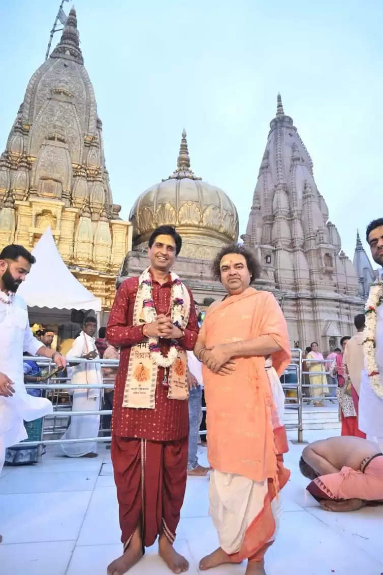 KUMAR VISHWAS IN KASHI