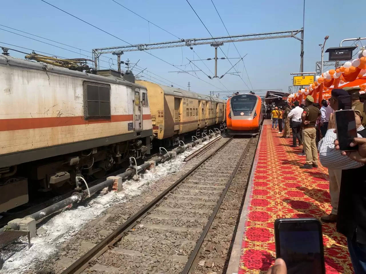 vande bharat train in varanasi