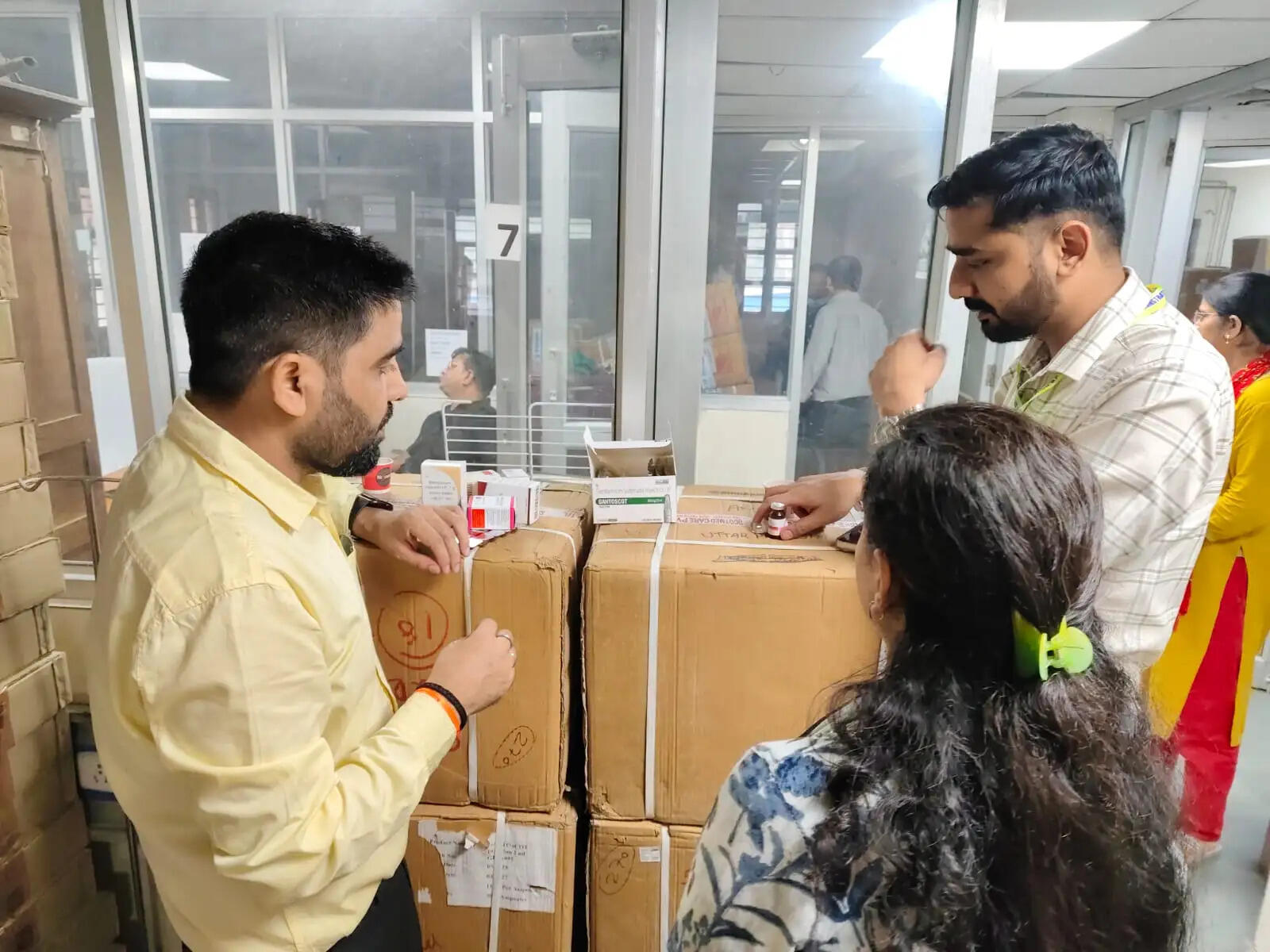 15 मेडिकल कॉलेजों की फार्मेसी में यूपीएफएसडीए ने की औचक जांच, 15 निर्माता फर्मों के 49 सीएंडएफ/डिस्ट्रीब्यूटर/स्टॉकिस्ट को नोटिस