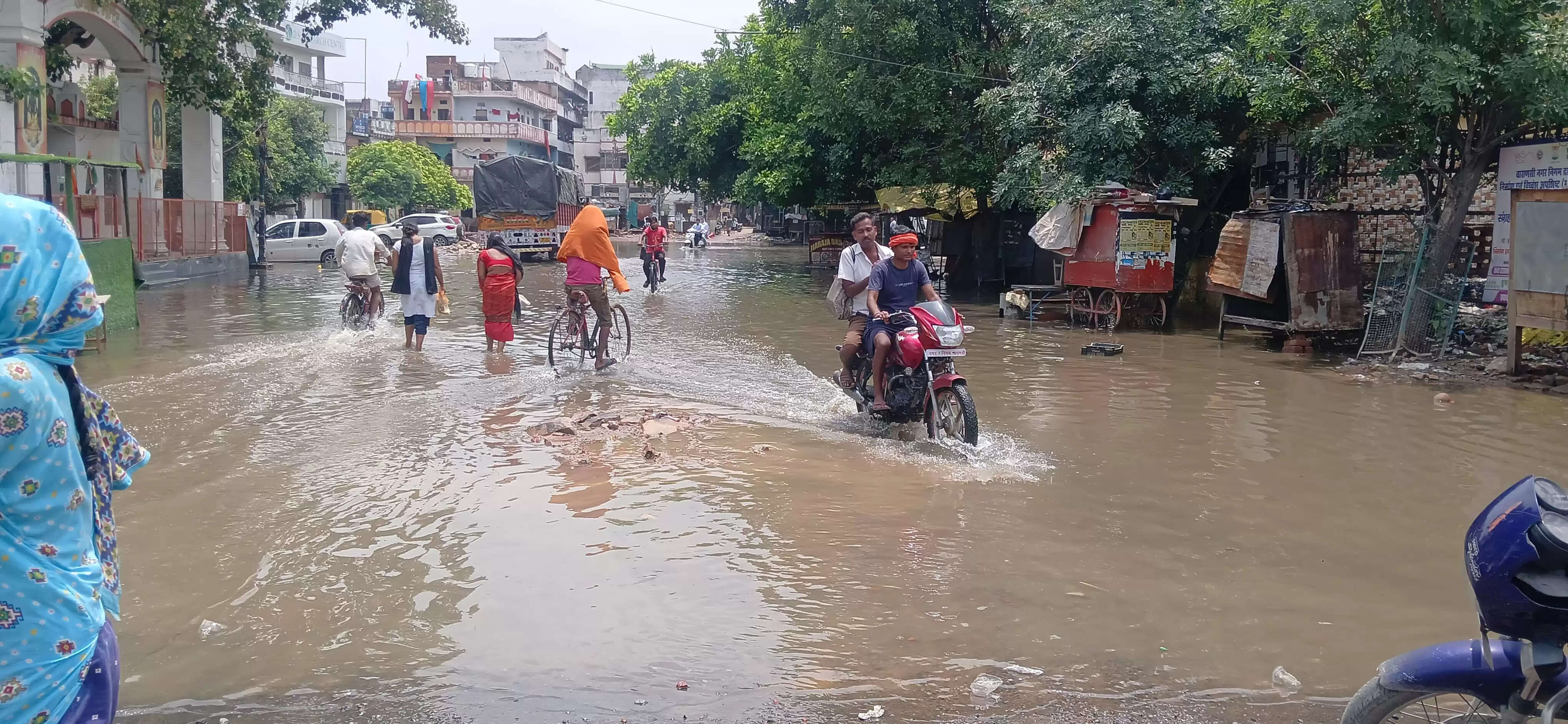 &nbsp;मानसून की पहली तेज बारिश ने खोली नगर निगम की पोल, रविंद्रपुरी में जलभराव से लोग बेहाल&nbsp;