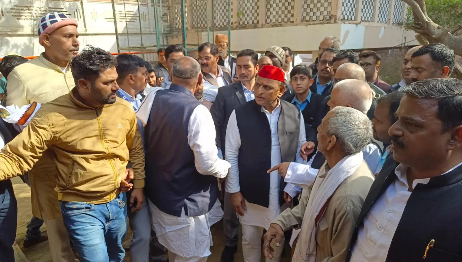 akhilesh yadav in varanasi