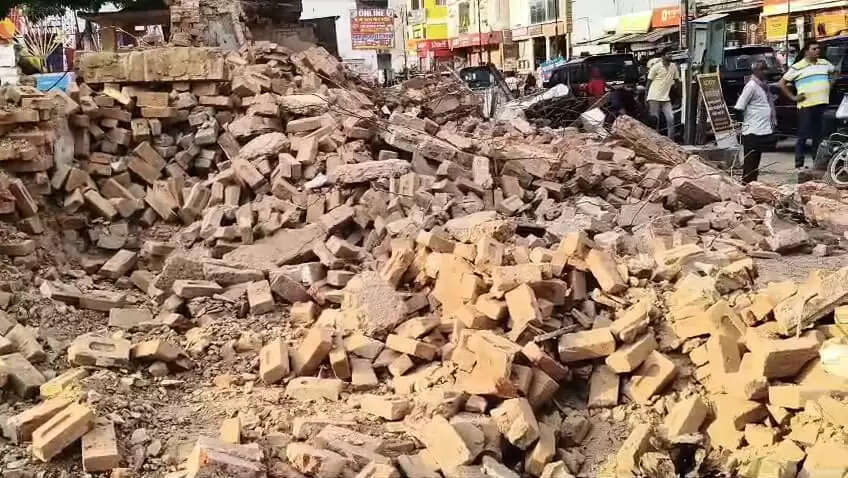 वाराणसी में बुलडोजर की कार्रवाई पर गरमाई सियासत, सपा सांसद ने प्रशासनिक कार्रवाई पर उठाए सवाल, संस्कृति को नष्ट करने वाला कदम बताया