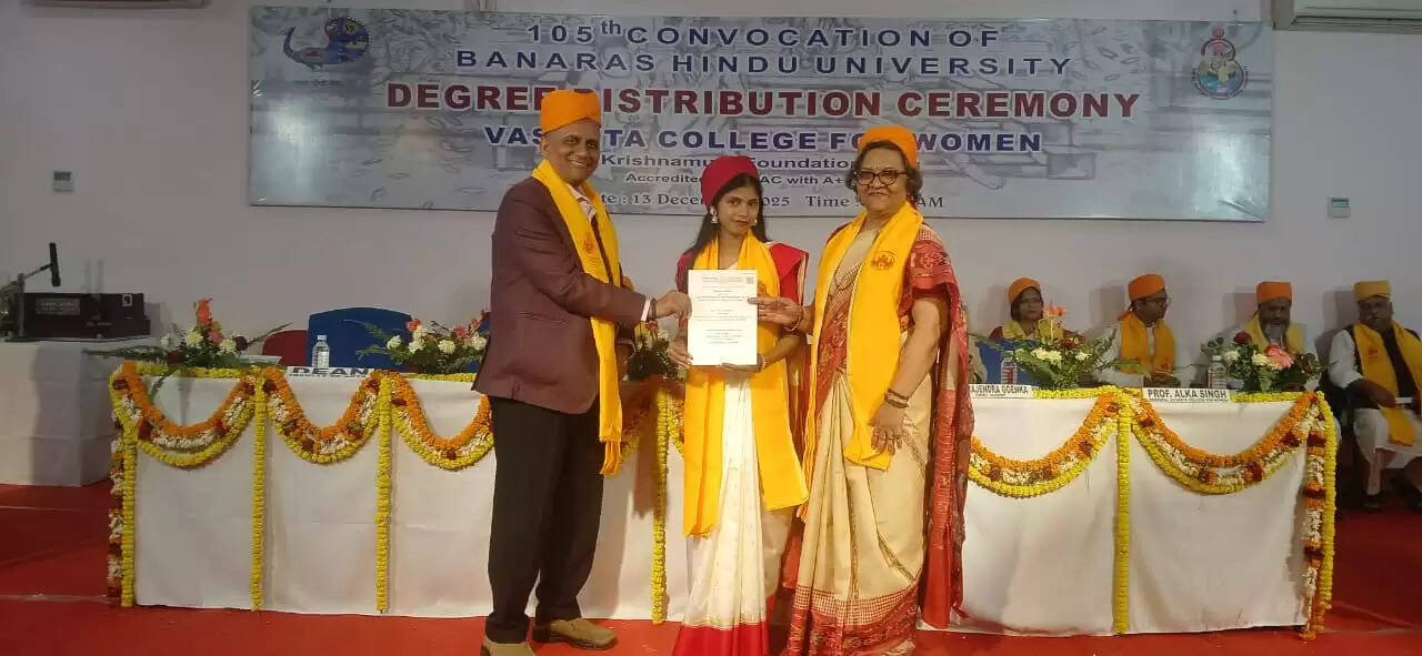 बीएचयू दीक्षांत समारोह का दूसरा दिन: उल्लास और उपलब्धि के बीच दो दिनों में 13,450 डिग्रियों का वितरण