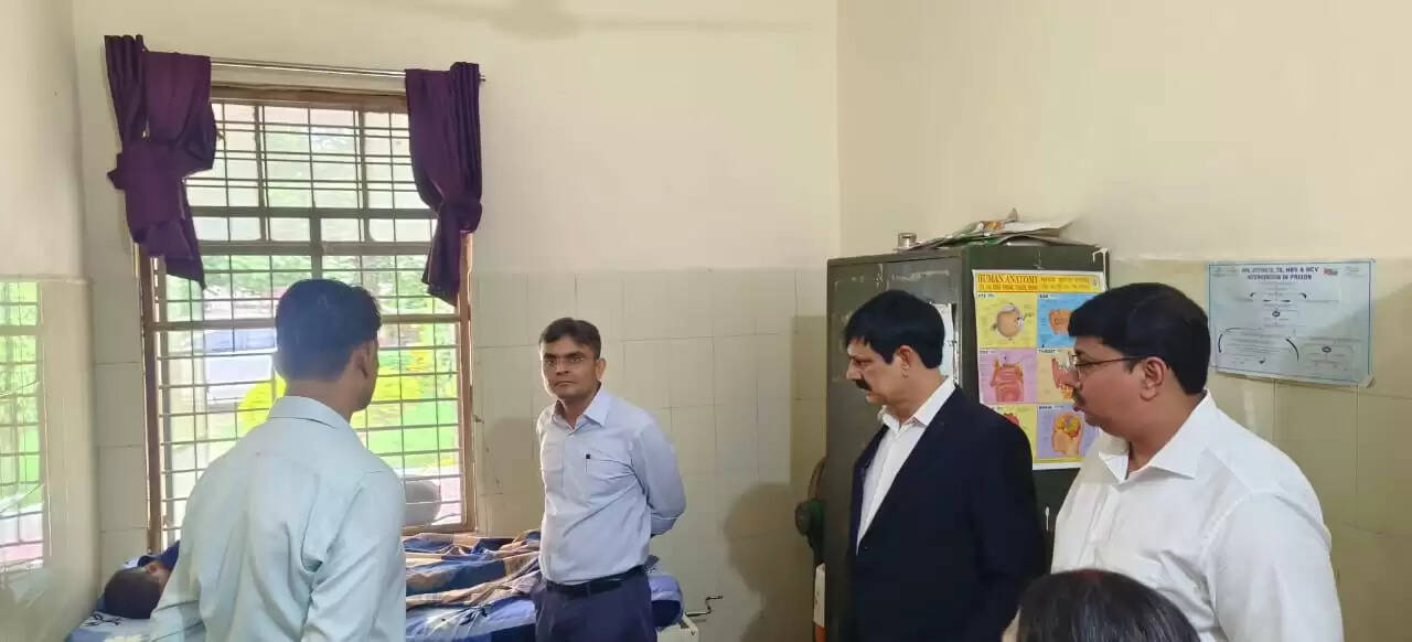 वाराणसी: जिला जज और डीएम ने रामनगर के राजकीय बाल गृहों और सम्प्रेक्षण गृह का किया निरीक्षण, बच्चों की शिक्षा और काउंसिलिंग पर जोर