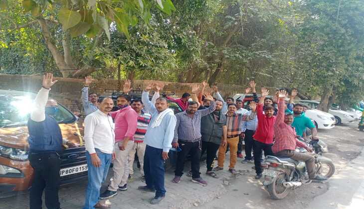 वाराणसी में OLA-UBER ड्राइवरों ने शुरू की तीन दिवसीय हड़ताल, शहर में ऑफिस खोलने की उठाई मांग