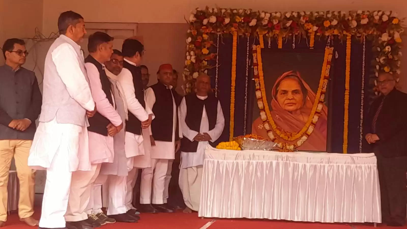 akhilesh yadav in varanasi