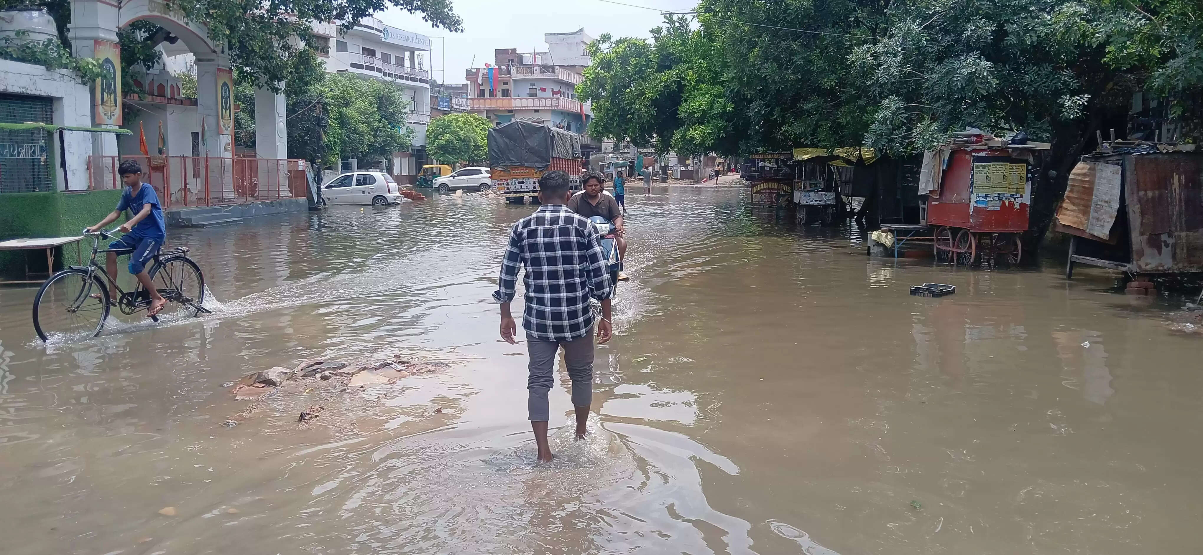 &nbsp;मानसून की पहली तेज बारिश ने खोली नगर निगम की पोल, रविंद्रपुरी में जलभराव से लोग बेहाल&nbsp;