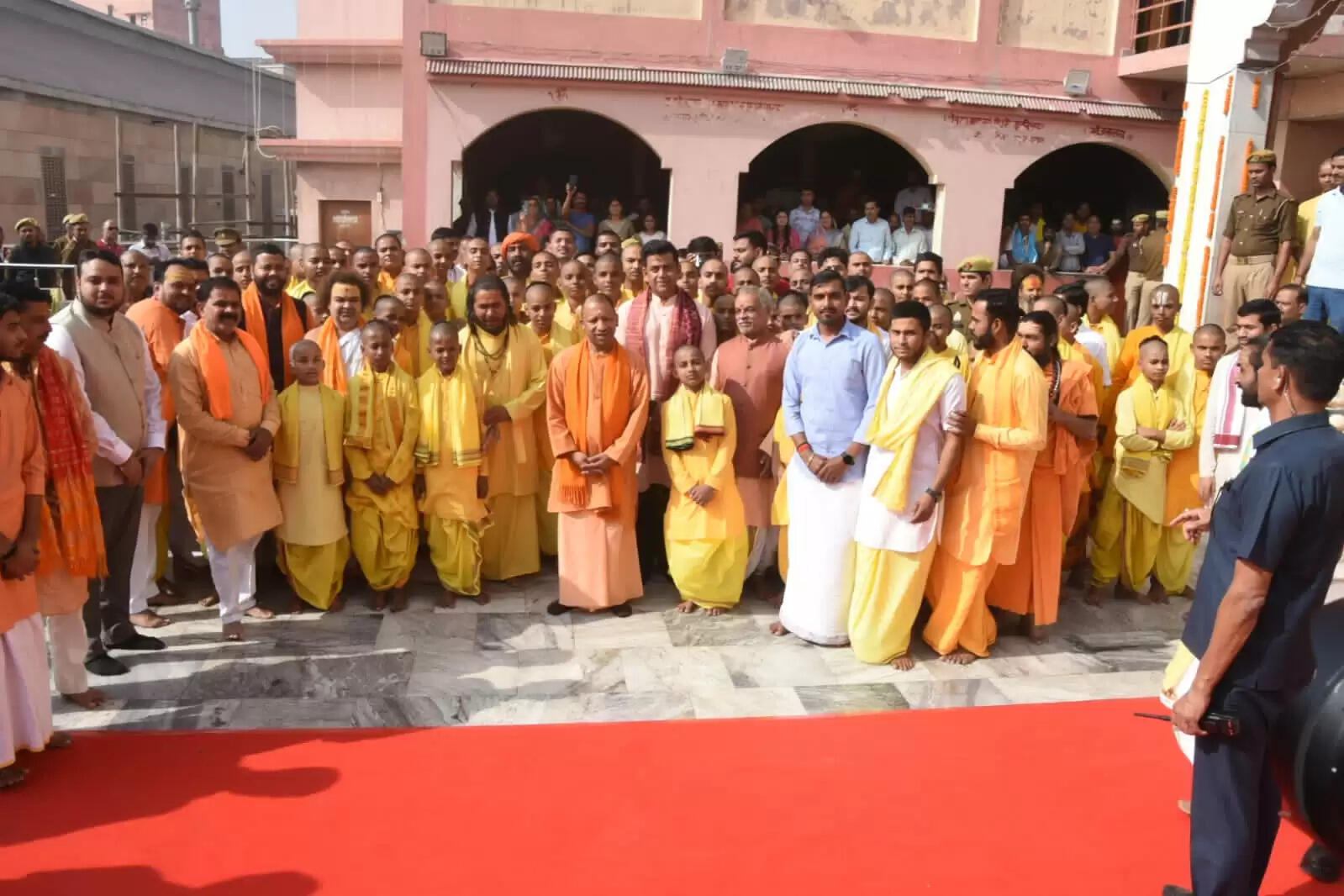 अपने शहर से लेकर देश-दुनिया, खेल, धर्म, आध्यात्म, राशिफल, पञ्चाङ्ग तथा फ़िल्म और व्यापार जगत की ताजा-तरीन खबरों को पढ़ने के लिए अभी डाउनलोड करें Live VNS का ऑफिशियल एंड्रॉएड ऐप। http://play.google.com/store/apps/details?id=in.livevns.app.native