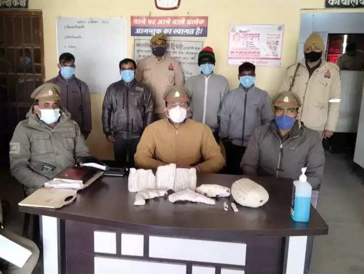 चंदौली : पुलिस ने अवैध शराब फैक्ट्री का किया भंडाफोड़, चार आरोपित गिरफ्तार, 129 लीटर अवैध शराब बरामद