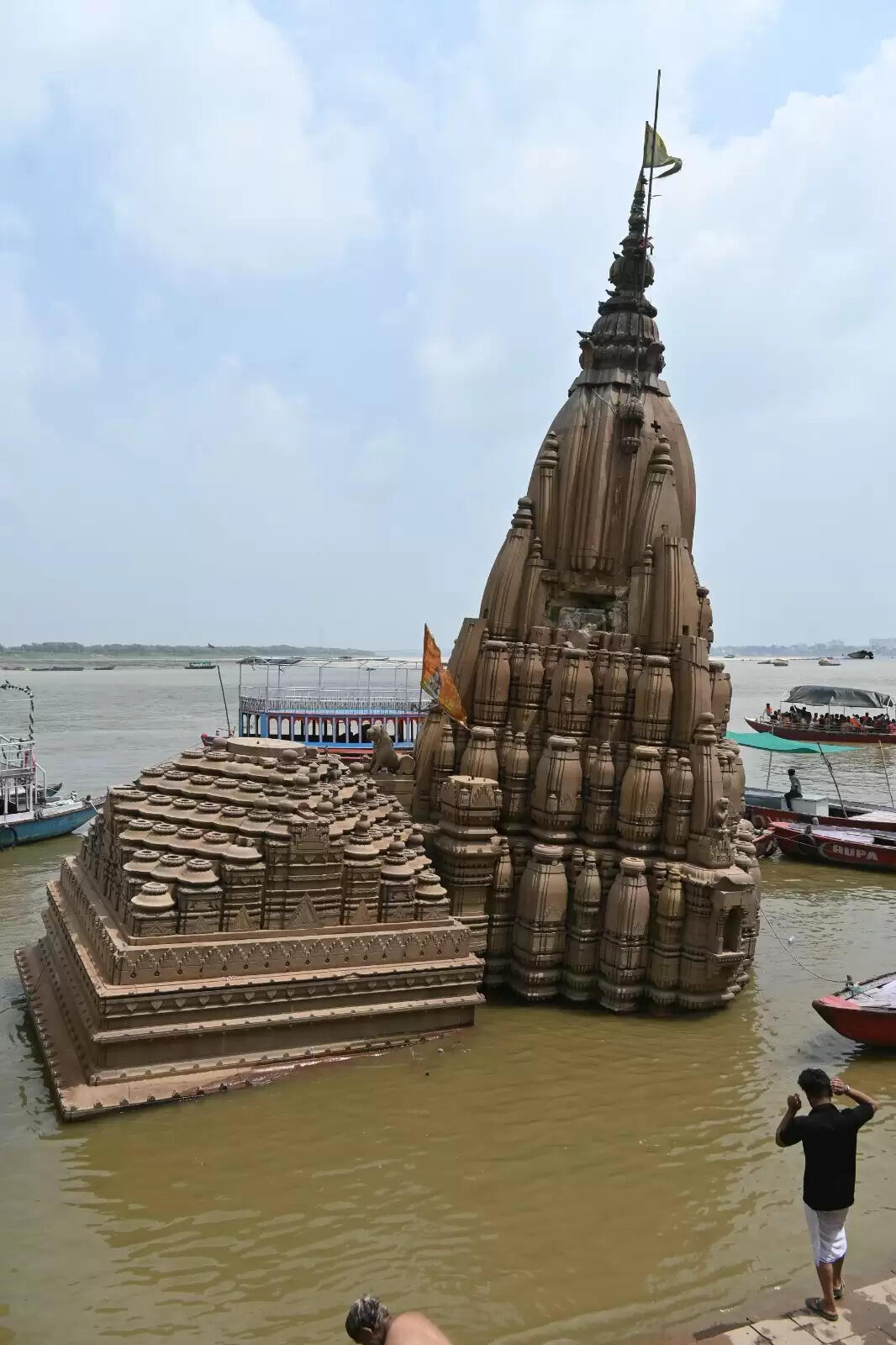 वाराणसी में गंगा का बढ़ाव जारी, 62.52 मीटर पर पहुंचा जलस्तर, तटवर्ती इलाकों में बढ़ी निगरानी