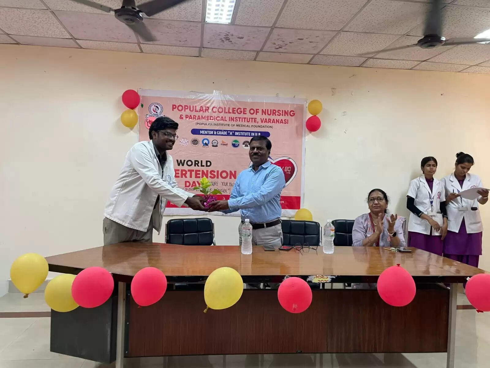 बरेका चिकित्सालय में विश्व उच्च रक्तचाप दिवस पर जागरूकता कार्यक्रम और नुक्कड़ नाटक का आयोजन