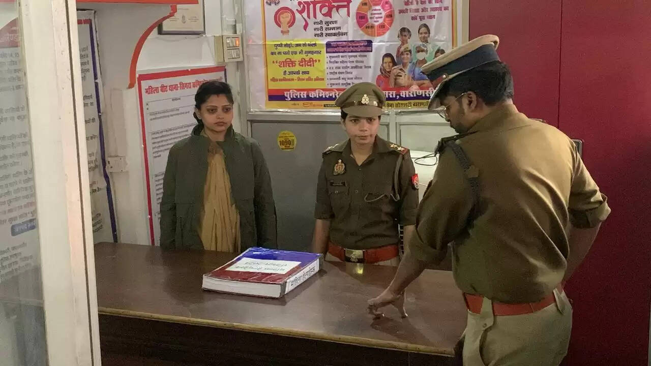 ज्वाइंट पुलिस कमिश्नर ने सिगरा थाने का किया निरीक्षण, मिली कमियां, सुधार के दिए निर्देश  https://livevns.news/Varanasi/joint-commissioner-of-police-inspects-sigra-police-station/cid15872715.htm   वाराणसी की हर महत्वपूर्ण खबर पढ़ने के लिए अभी फॉलो करें Live VNS का ऑफिशियल वाट्सऐप पेज 👇👇   https://whatsapp.com/channel/0029VaAPWex65yD2LWG35A25  