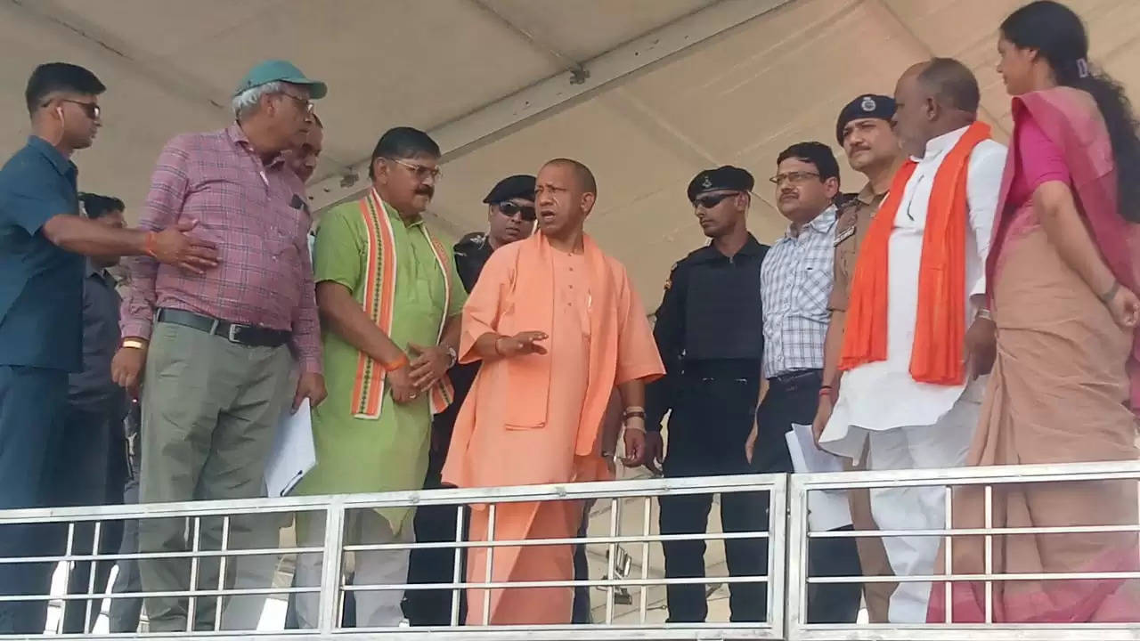 Cm yogi in Varanasi