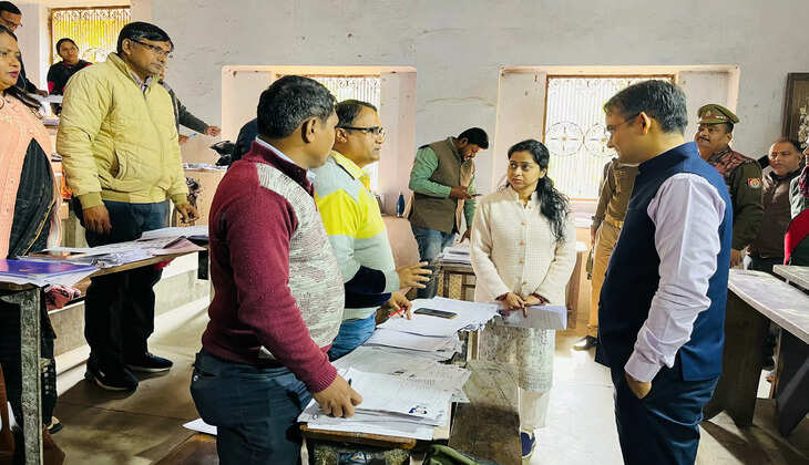 जिलाधिकारी ने SIR कार्यों का किया औचक निरीक्षण, फॉर्म सत्यापन और मैपिंग में तेजी लाने के निर्देश