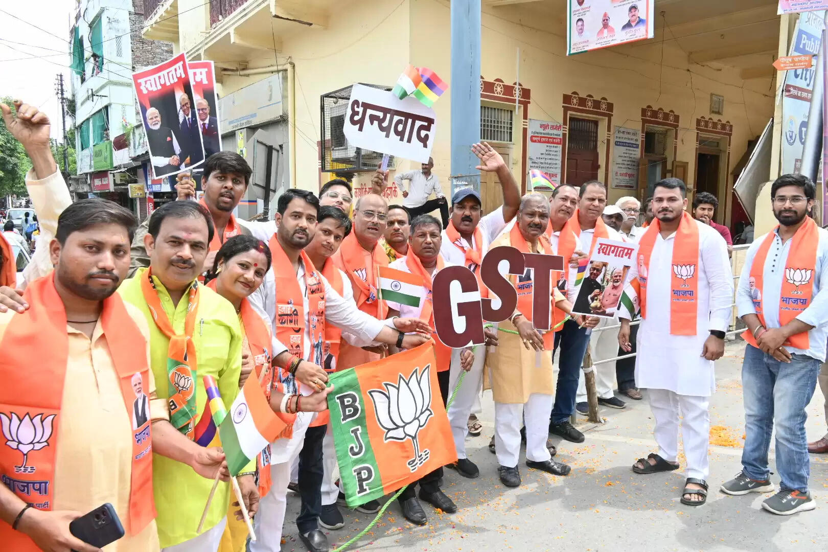 काशी में मोदी का भव्य स्वागतदेखिये तस्वीरें