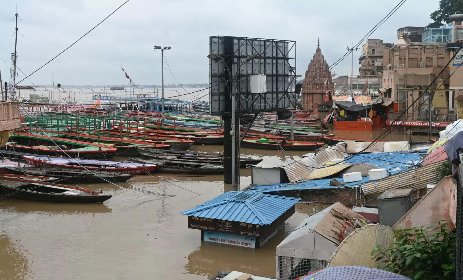 Varanasi flood : बनारस में बाढ़ की आफत, सड़कें और कॉलोनियां पानी-पानी, तस्वीरों में देखिये हालात