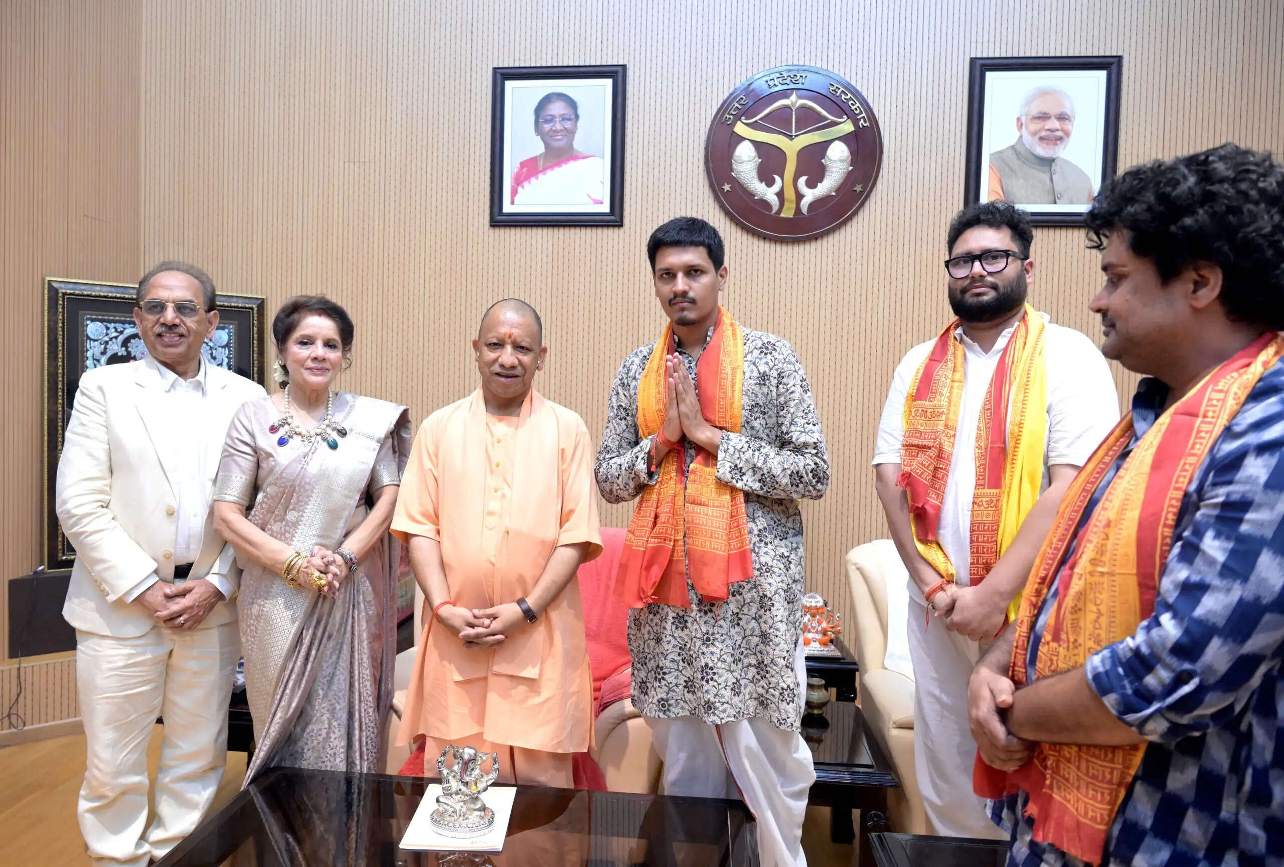 &nbsp;मुख्यमंत्री योगी से मिली ‘हनुमान अंश’ की टीम, गुरु गोरक्षनाथ के प्रसंग पर हुई चर्चा