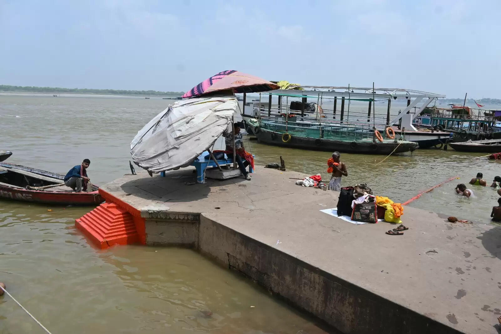 वाराणसी में गंगा का बढ़ाव जारी, 62.52 मीटर पर पहुंचा जलस्तर, तटवर्ती इलाकों में बढ़ी निगरानी