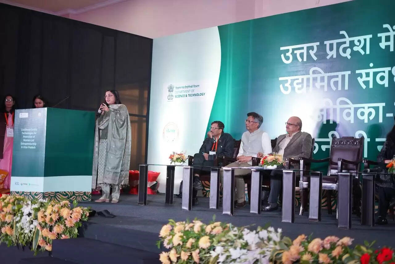 मुख्यमंत्री योगी आदित्यनाथ के निर्देश पर महिला-नेतृत्व वाले उद्यमों को बढ़ावा दिया जा रहा है। इसी उद्देश्य से आजीविका-केंद्रित तकनीकों पर इंदिरा गांधी प्रतिष्ठान में राज्य स्तरीय कार्यक्रम आयोजित किया गया। जिसमें सरकारी मिशन, तकनीक विकसित करने वाली संस्थाओं, महिला उद्यमियों और विषय विशेषज्ञों ने भाग लिया। कार्यक्रम का उद्देश्य यह समझना था कि किस प्रकार व्यवहारिक और नवाचारी तकनीकी समाधान उत्तर प्रदेश में महिलाओं द्वारा संचालित उद्यमों को मजबूत बना सकते हैं। यह कार्यक्रम उप्र. राज्य ग्रामीण आजीविका मिशन, विज्ञान एवं प्रौद्योगिकी विभाग के अंतर्गत साइंस फॉर इक्विटी, एम्पावरमेंट एंड डेवलपमेंट डिवीजन, डेवलपमेंट अल्टरनेटिव्स और विज्ञान आश्रम के सहयोग से आयोजित किया गया।