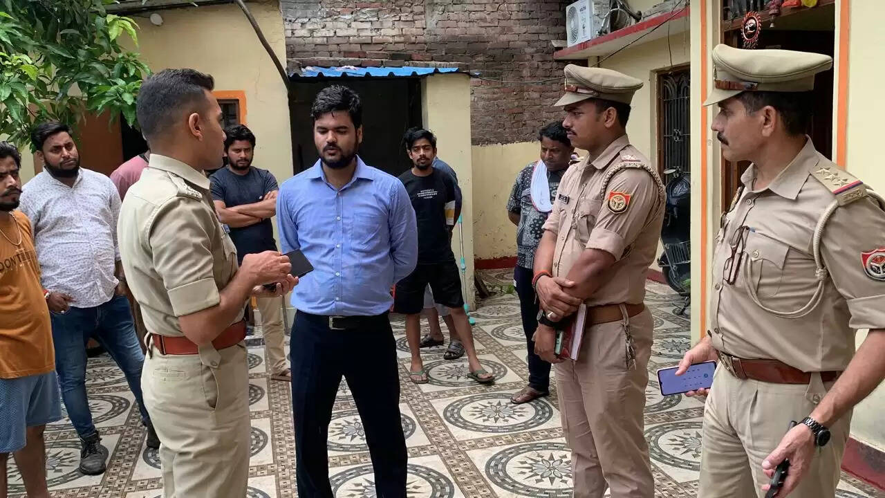 वाराणसी : गेस्ट हाउस में किशोर ने फांसी लगाकर दी जान, छानबीन में जुटी पुलिस&nbsp;