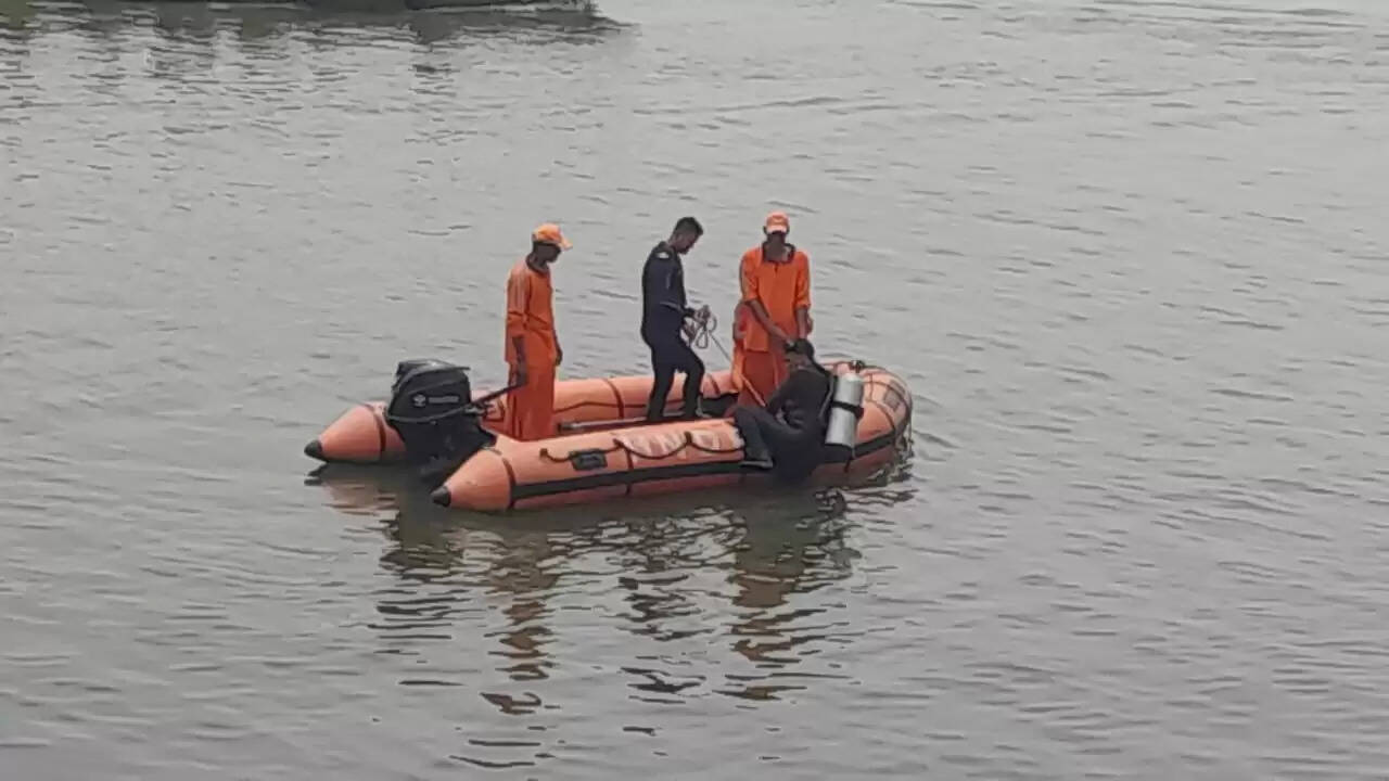 Varanasi A young man taking a bath at Tulsi Ghat drowned late at night