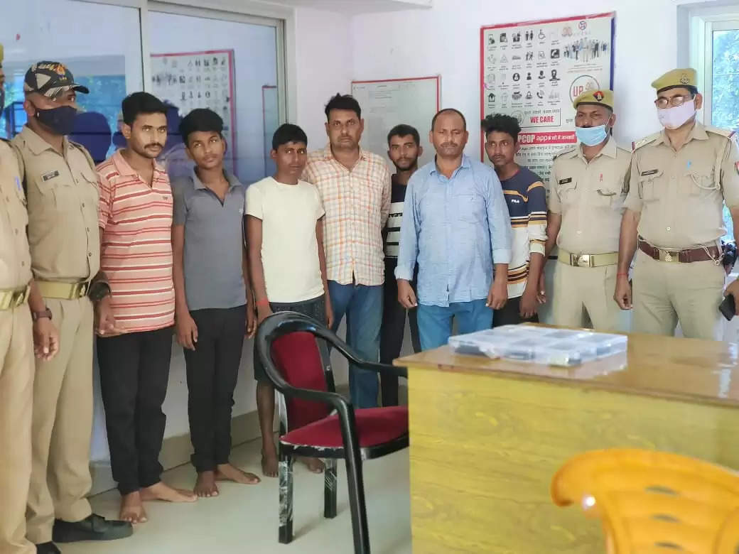 चंदौली : बर्खास्त दीवान पशु तस्करों के वाहन कराता था पास, पुलिस ने भेजा जेल 