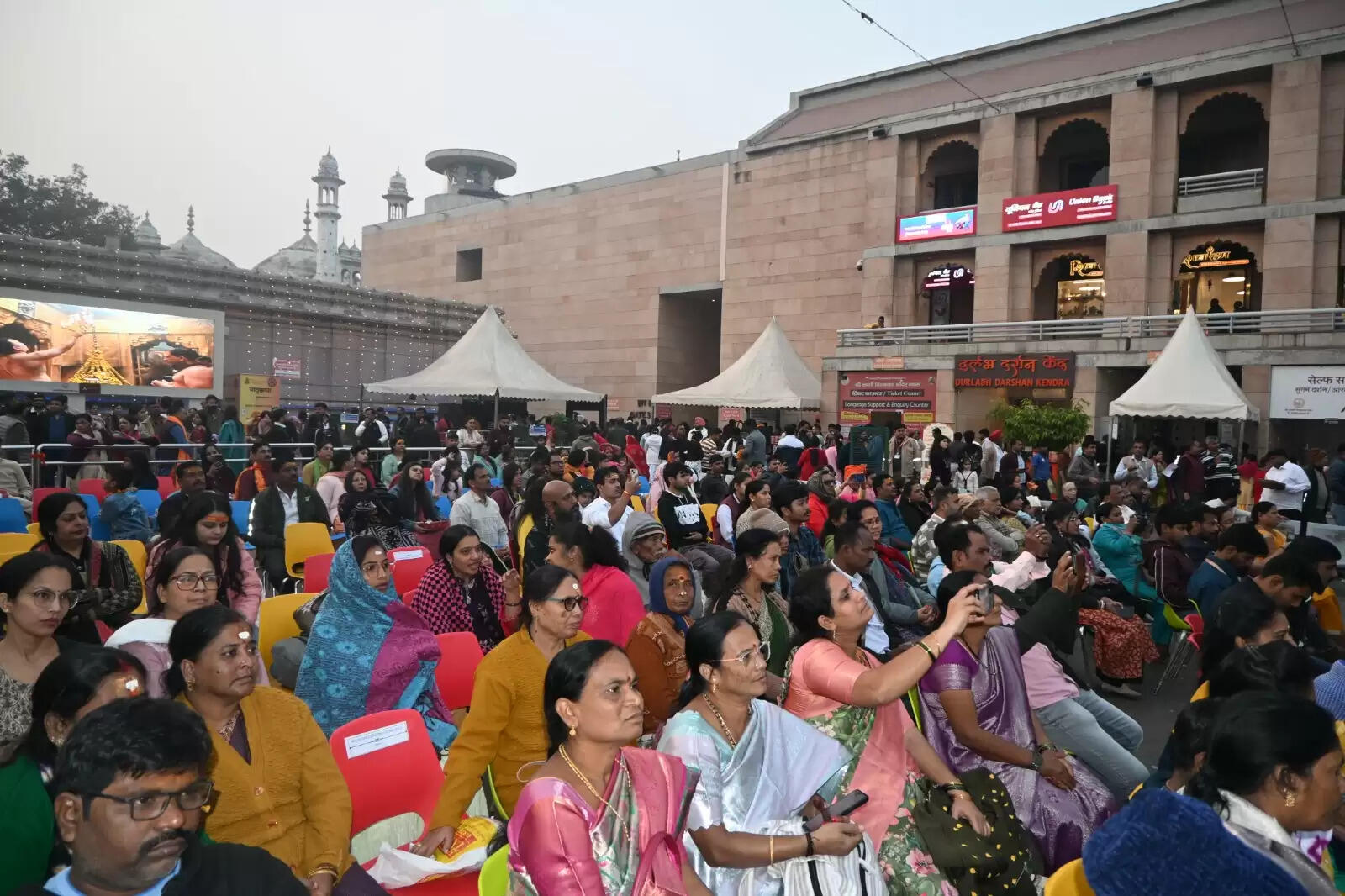 विक्रमी संवत 2078 के अनुसार मार्गशीर्ष शुक्ल पक्ष की दशमी तिथि को भारत के यशस्वी प्रधानमंत्री माननीय श्री नरेंद्र मोदी द्वारा “श्री काशी विश्वनाथ विशिष्ट क्षेत्र विकास परिषद” के नविनीकरण के बाद श्री काशी विश्वनाथ धाम परिसर का लोकार्पण किया गया था। इस ऐतिहासिक, भव्य और दिव्य अवसर के चार वर्ष पूर्ण होने के उपलक्ष्य में श्री काशी विश्वनाथ धाम में विशेष आयोजनों का क्रम निरंतर जारी है।