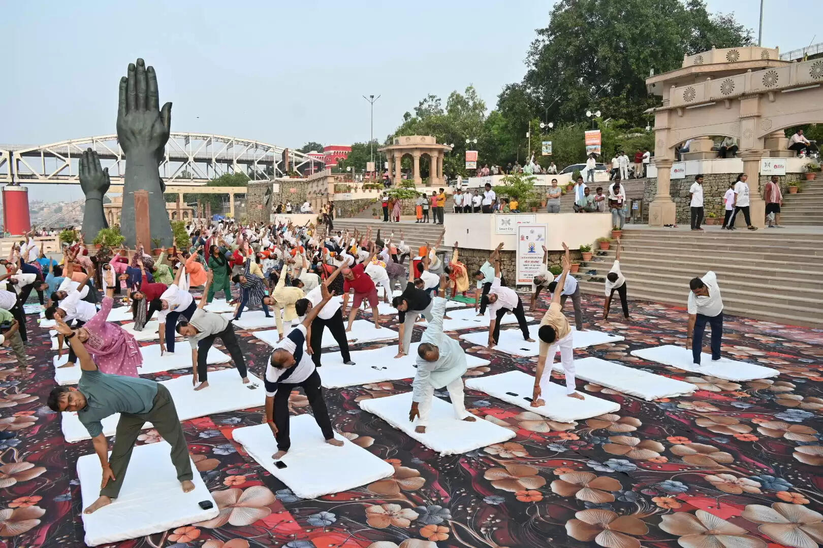 वाराणसी में साप्ताहिक योग महोत्सव, नमो घाट से विश्व को दिया योग से निरोग का संदेश