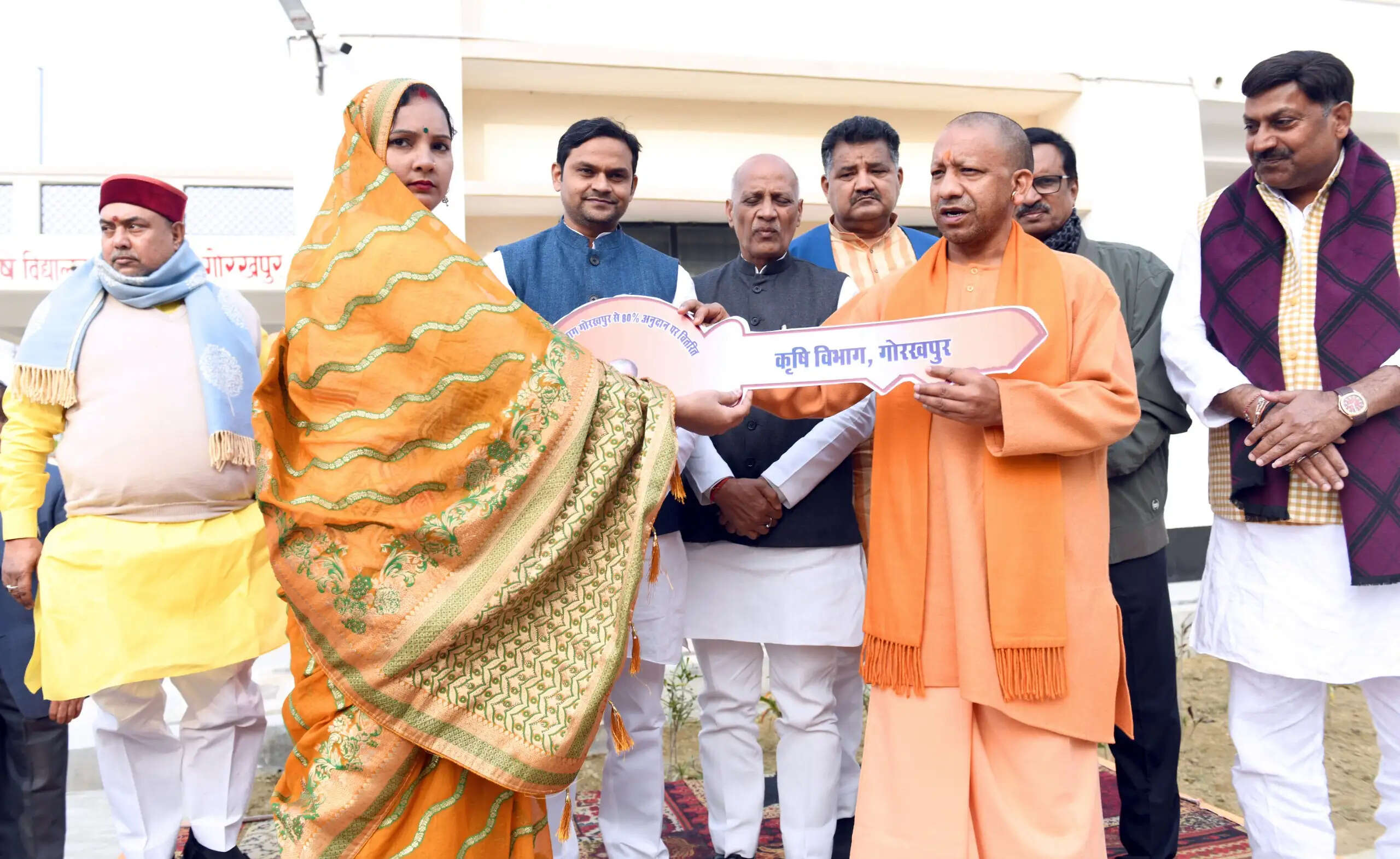 विकास के आयामों को बंद करती थीं पिछली सरकारें, डबल इंजन सरकार कर रही नव सृजन : सीएम योगी