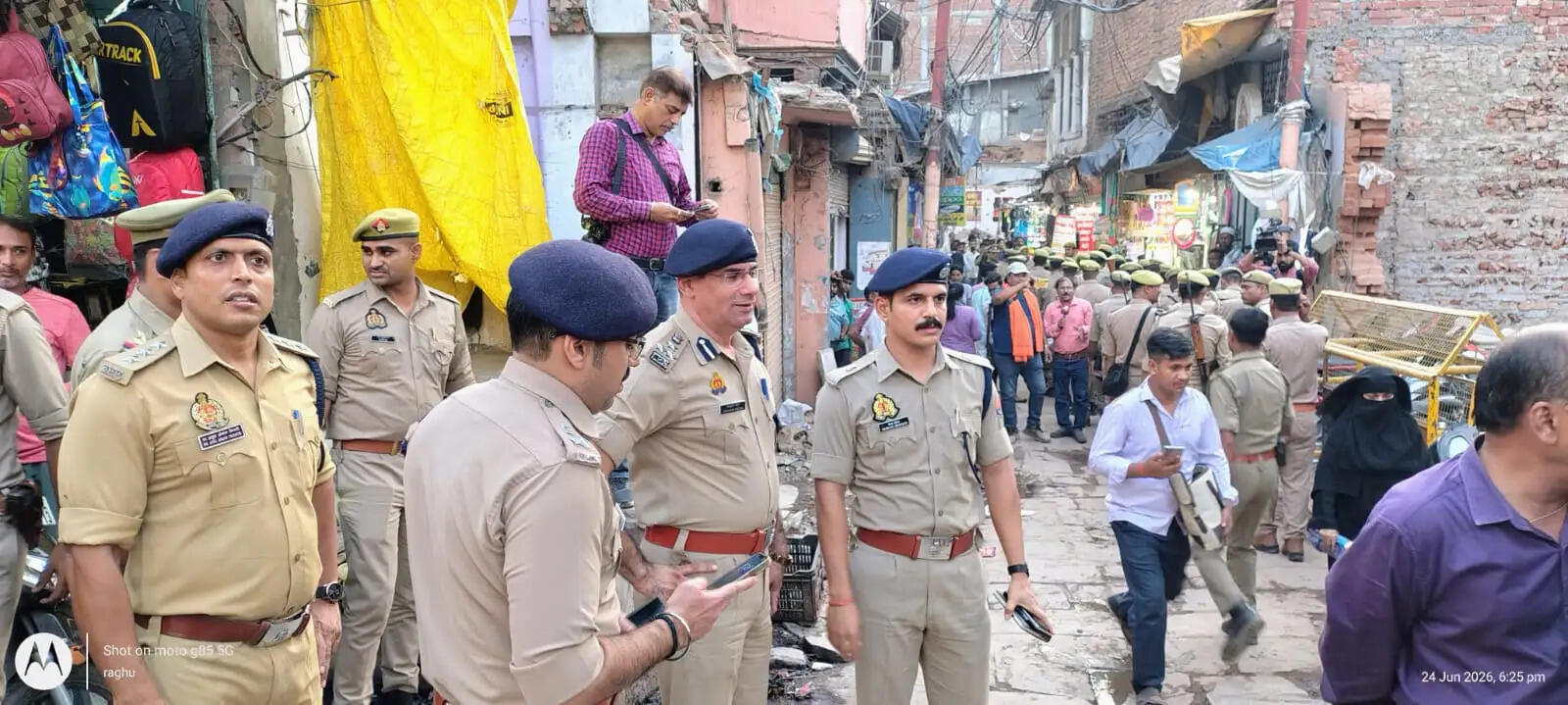 टेक्स्ट बिल्कुल कम रखो। थंबनेल इमेज की तरह बनाओ