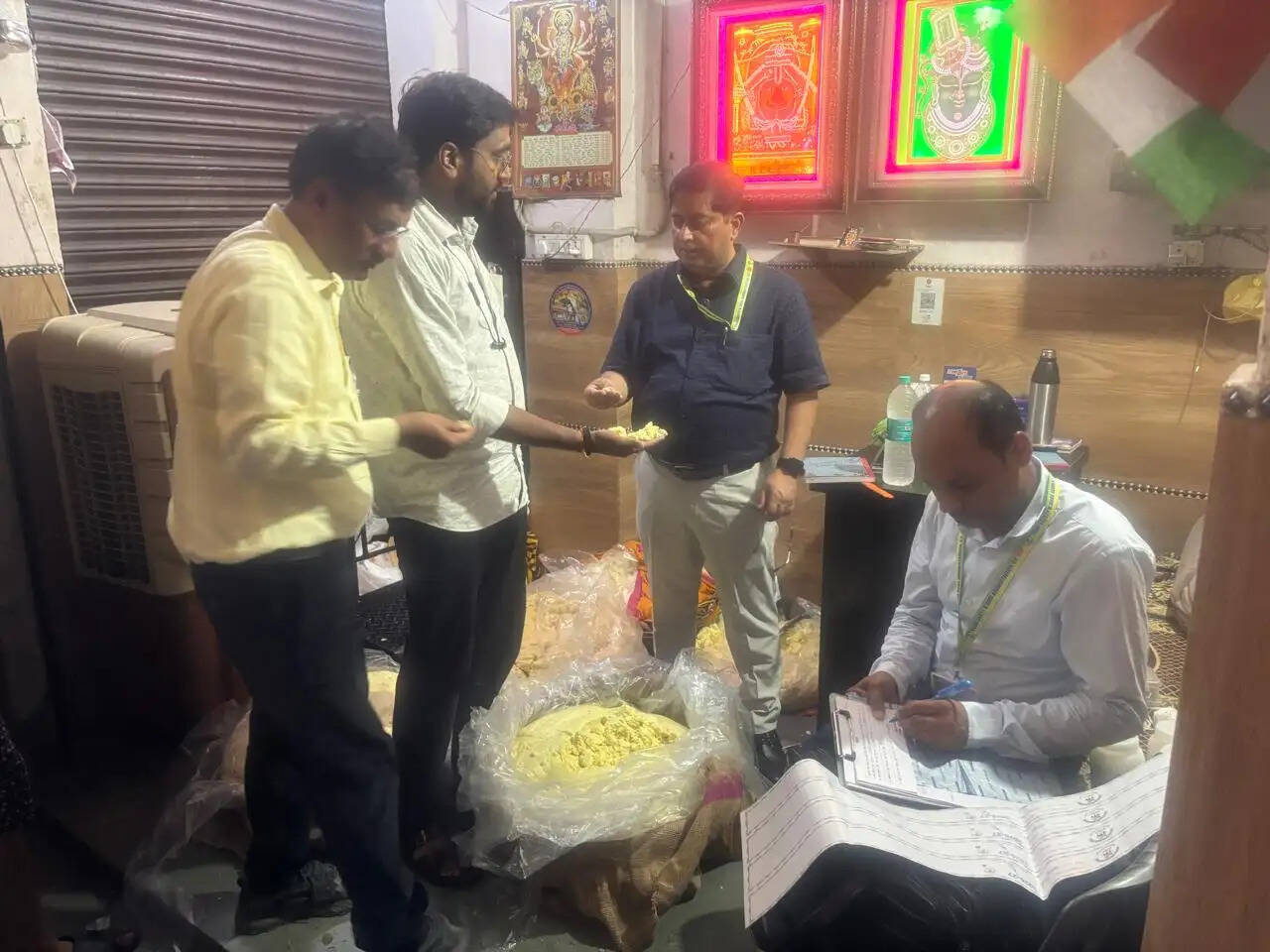 त्योहारों से पहले खोये में मिलावट पर बड़ा प्रहार, कानपुर देहात में एफआईआर