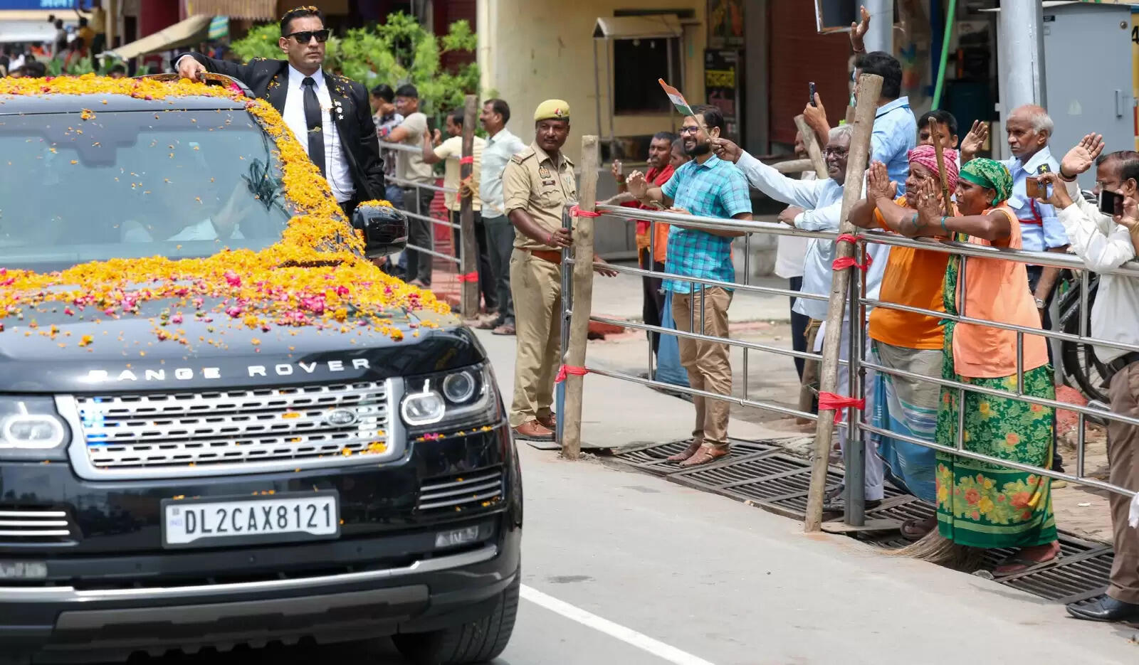 काशी में मोदी का भव्य स्वागतदेखिये तस्वीरें