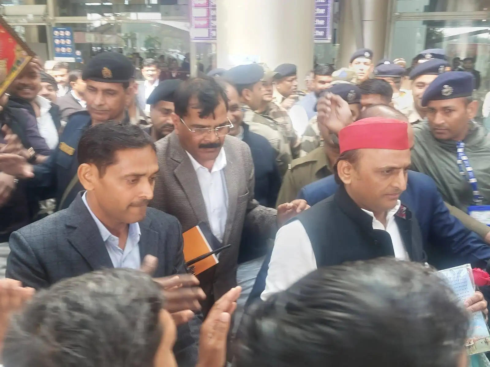 akhilesh yadav in varanasi