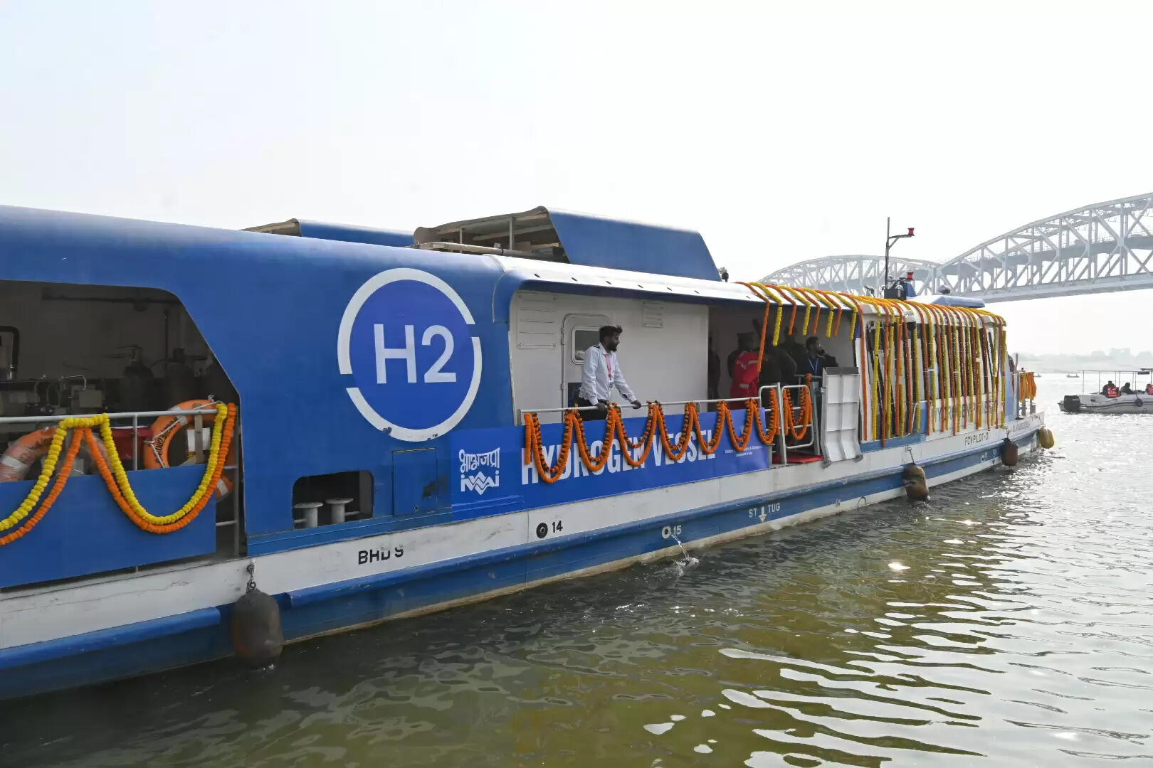 ऊपर दी गई जानकारी के अनुसार हिन्दी में विस्तार से समाचार लिखो। समाचार को विभिन्न पैराग्राफ में लिखो, बुलेट में नहीं। पैराग्राफ के लिए सब हेडिंग भी दो