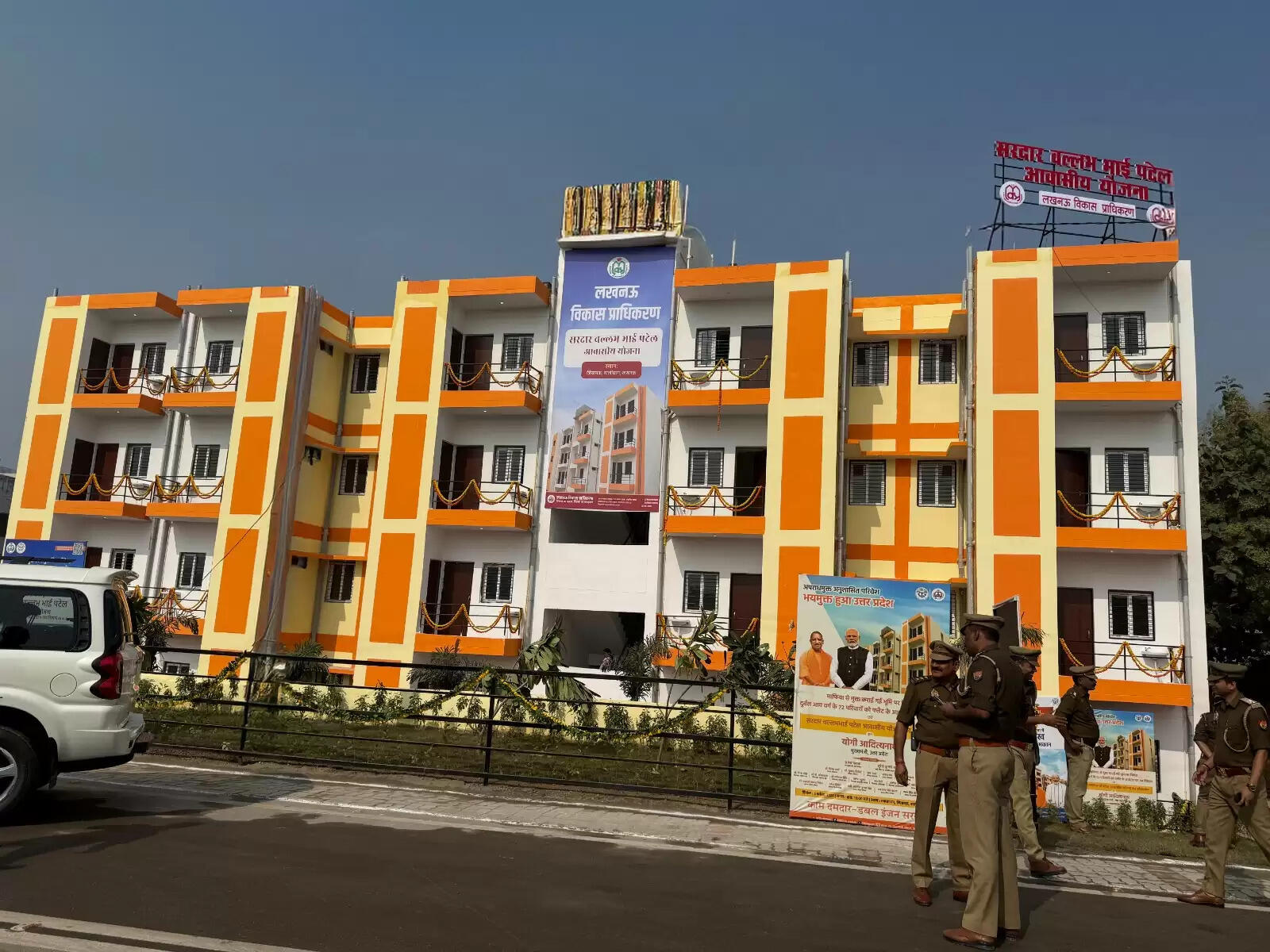 सार्वजनिक भूमि पर अवैध कब्जा करने वालों को देना होगा हिसाब- सीएम योगी