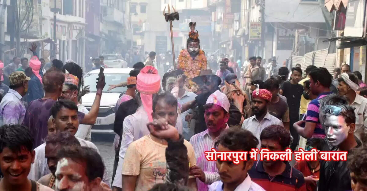 Banaras a city immersed in the fun of Holi