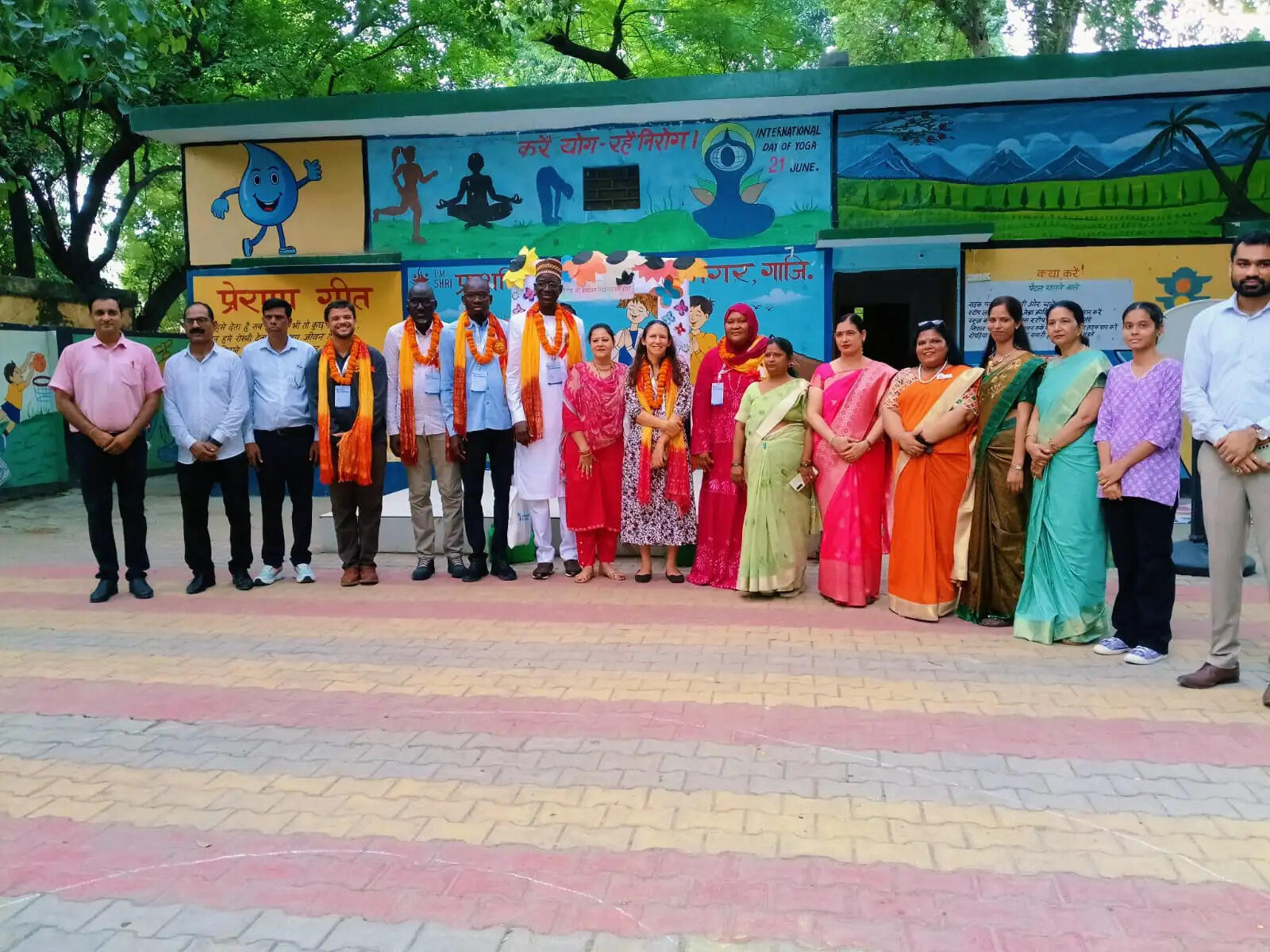 योगी सरकार के निपुण मॉडल को समझने गाजियाबाद पहुंचे पांच देशों के प्रतिनिधि, 11 परिषदीय विद्यालयों में देखा कक्षा शिक्षण